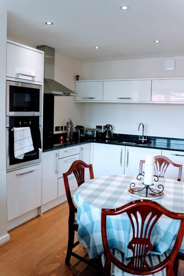 Modern Apartment In เอดินบะระ ภายนอก รูปภาพ