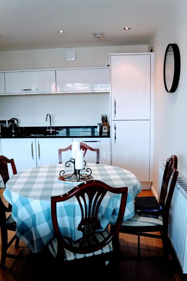 Modern Apartment In เอดินบะระ ภายนอก รูปภาพ